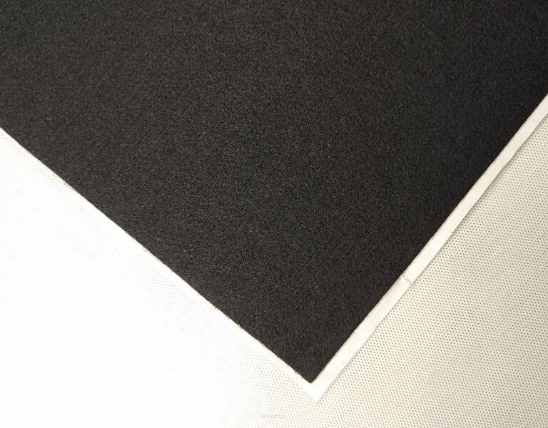 Filc techniczny czarny z klejem 3mm 300g/m2 1x5m