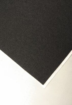 Filc techniczny czarny z klejem 3mm 300g/m2 1x5m